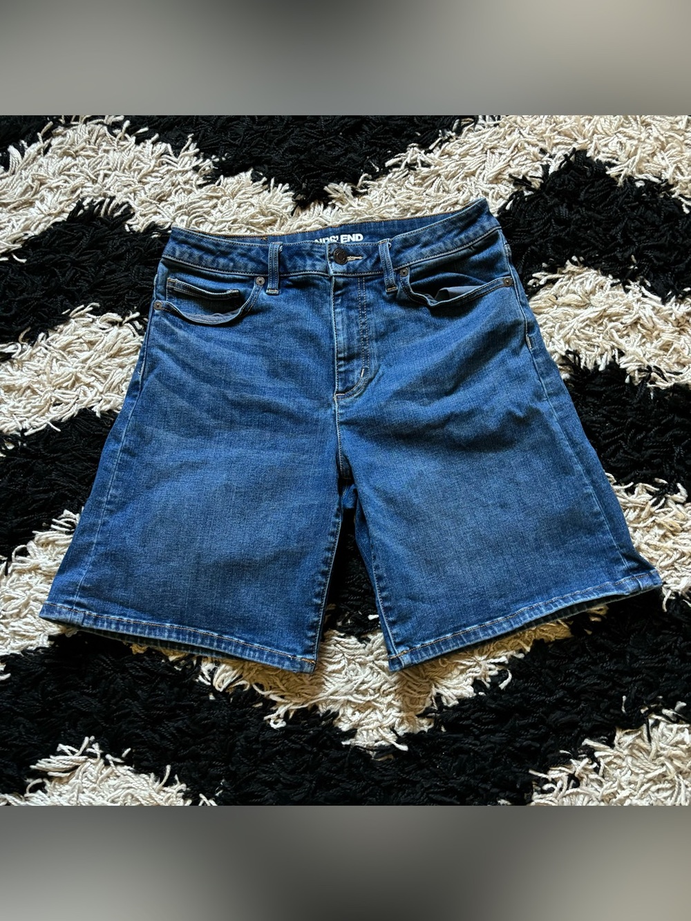 Land’s End Medium Wash Denim Mid Rise Curvy Roll Cuff Jean Shorts